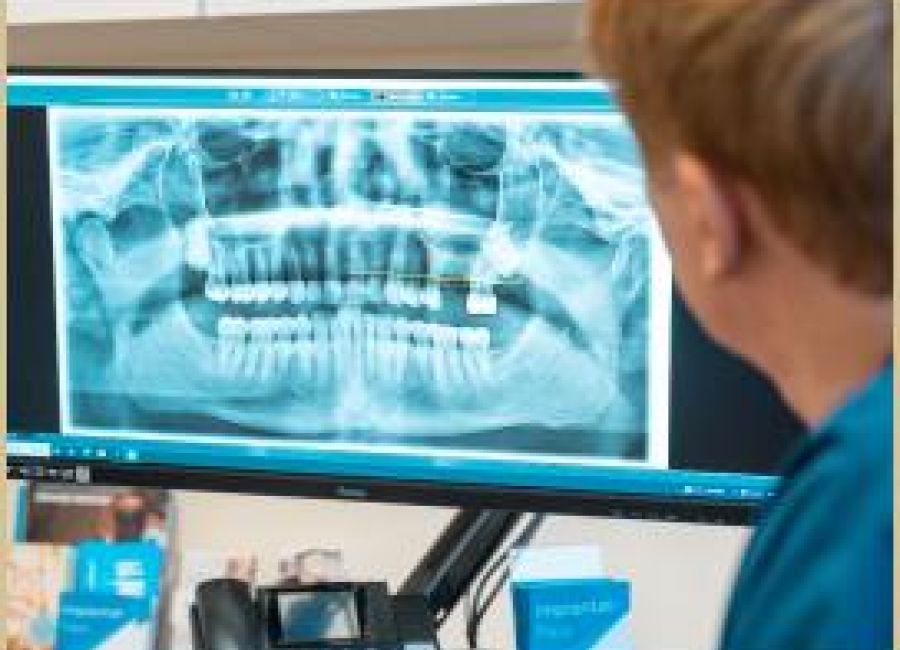 Röntgenbildbesprechung bei der Patientenbehandlung